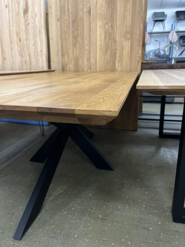 Eichentisch Tisch Wildeiche Schweizer
Kante 180x100 cm – Bild 3