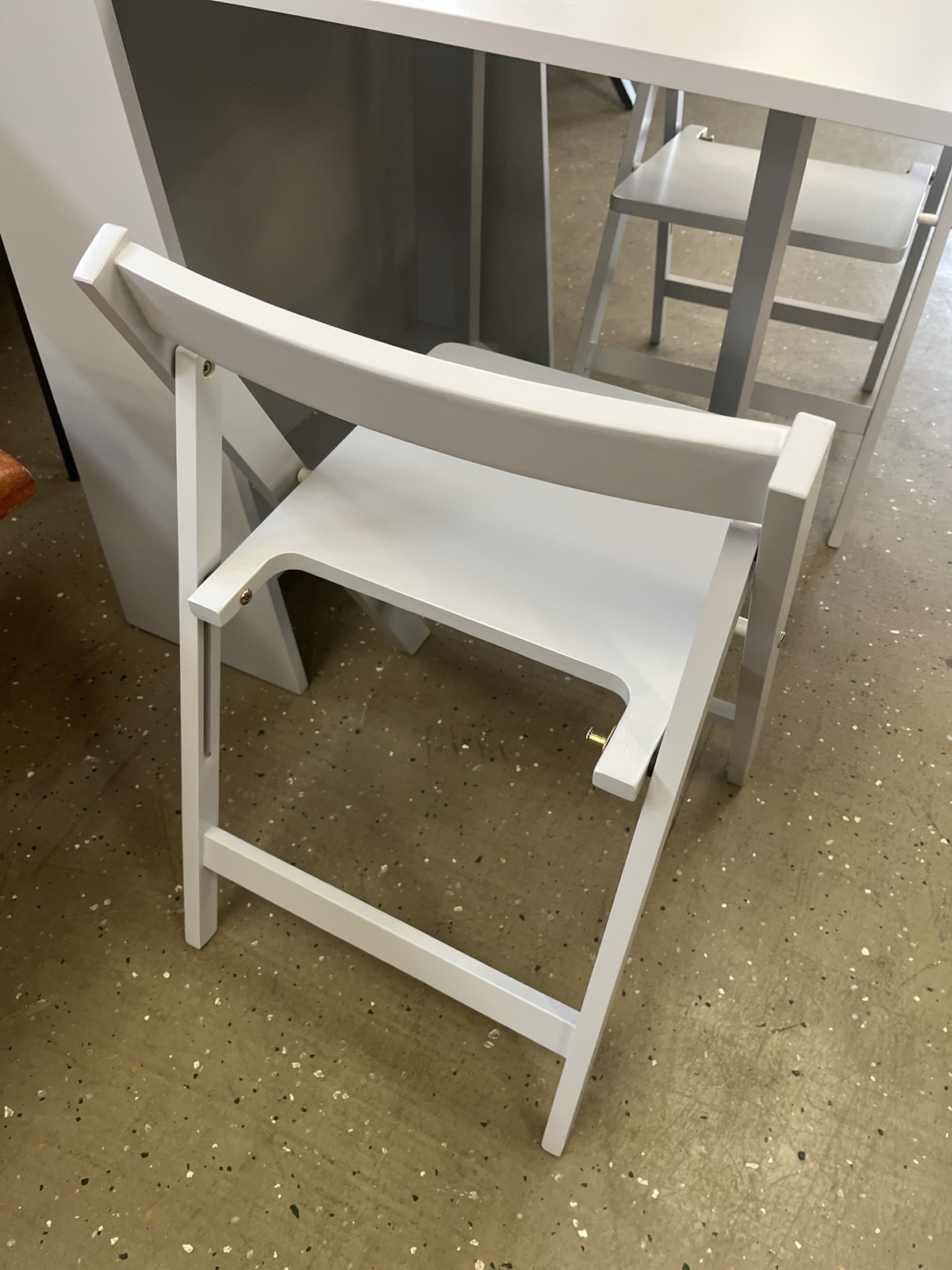 Tisch mit Stühle Das kompakte Esszimmer-Set in hellgrau Neu ! – Bild 13