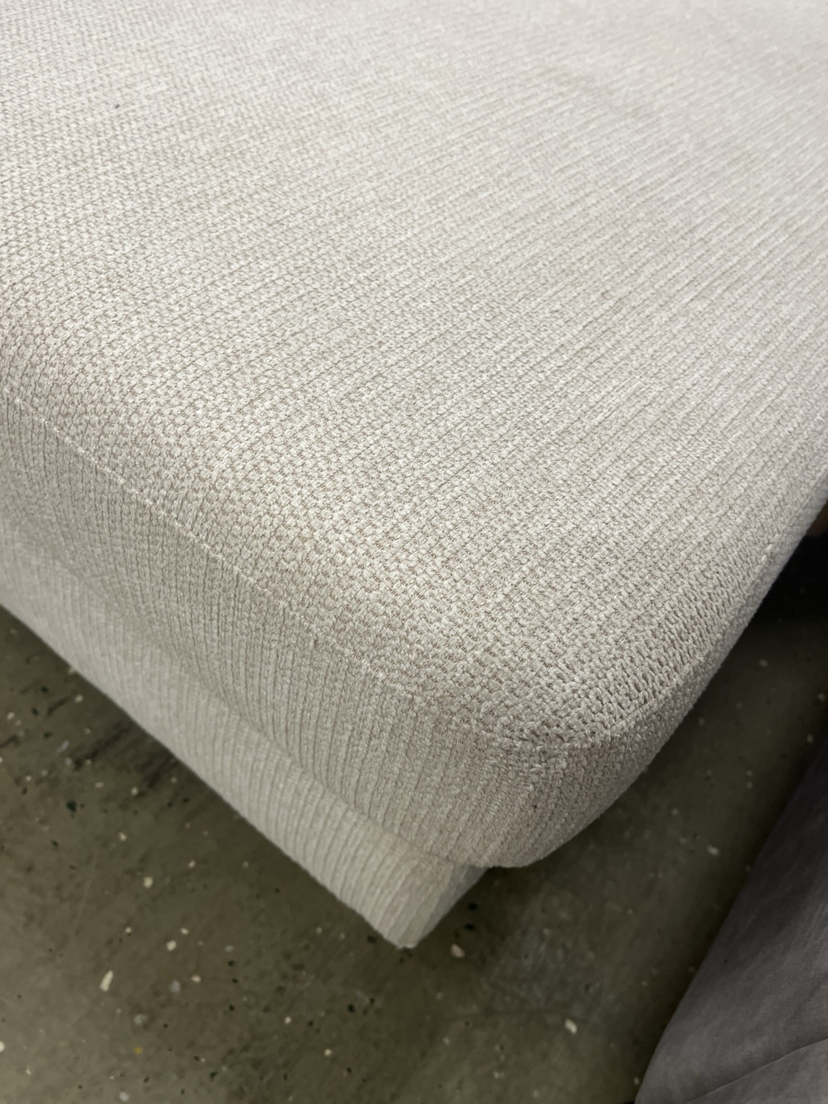 Ecksofa mit Holzfüßen Récamiere links und rechts montierbar ! – Bild 10