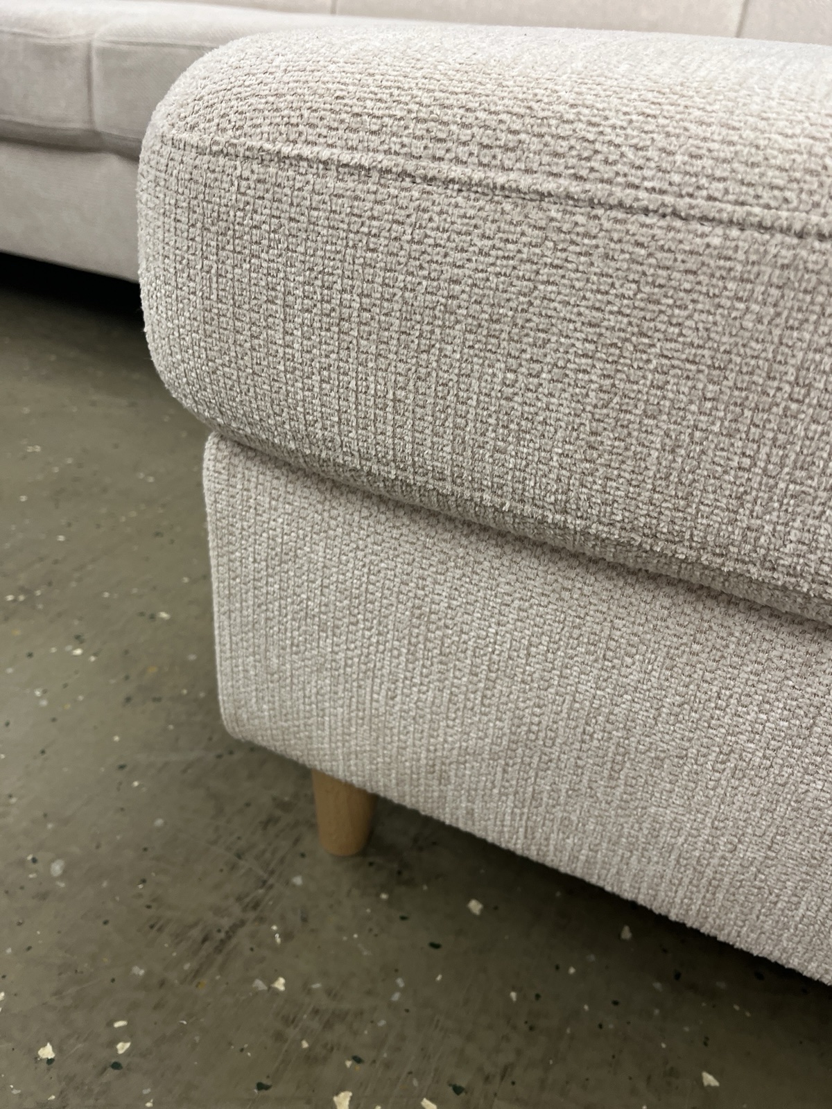 Ecksofa mit Holzfüßen Récamiere links und rechts montierbar ! – Bild 9