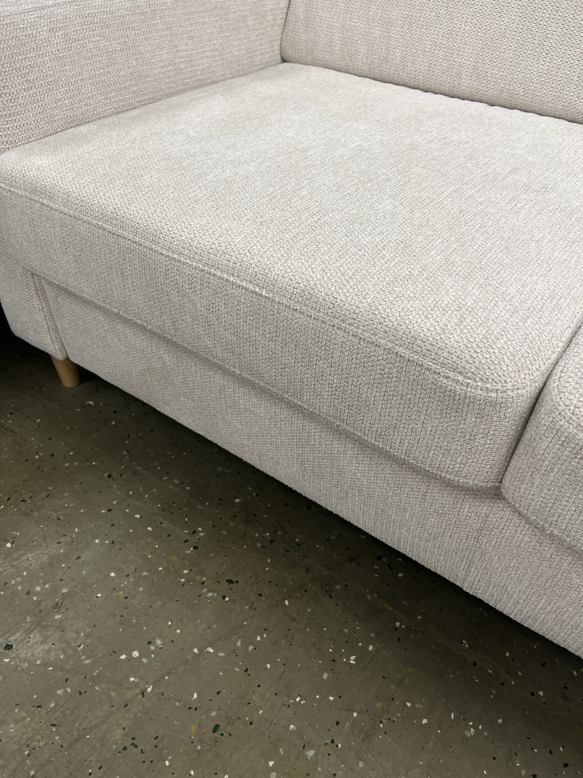 Ecksofa mit Holzfüßen Récamiere links und rechts montierbar ! – Bild 8