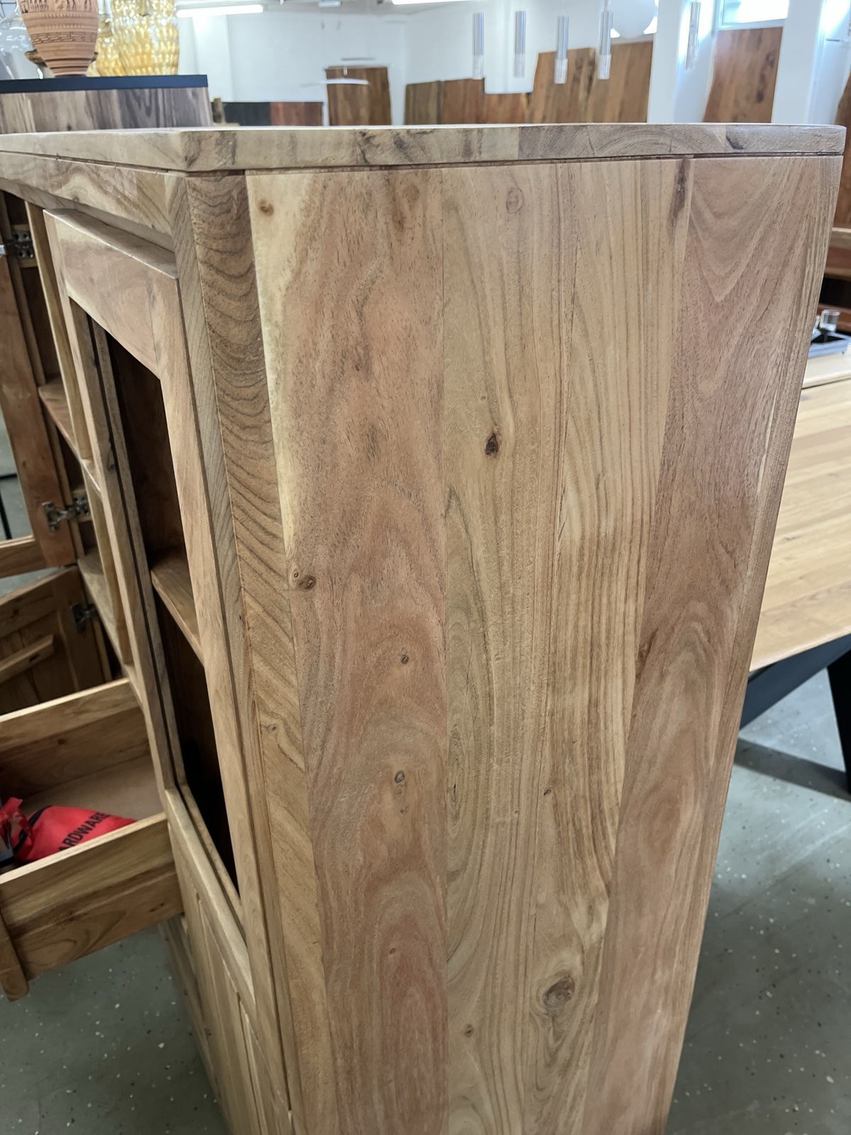 Highboard aus Akazien Massivholz
140x151x45 cm Neu – Bild 9