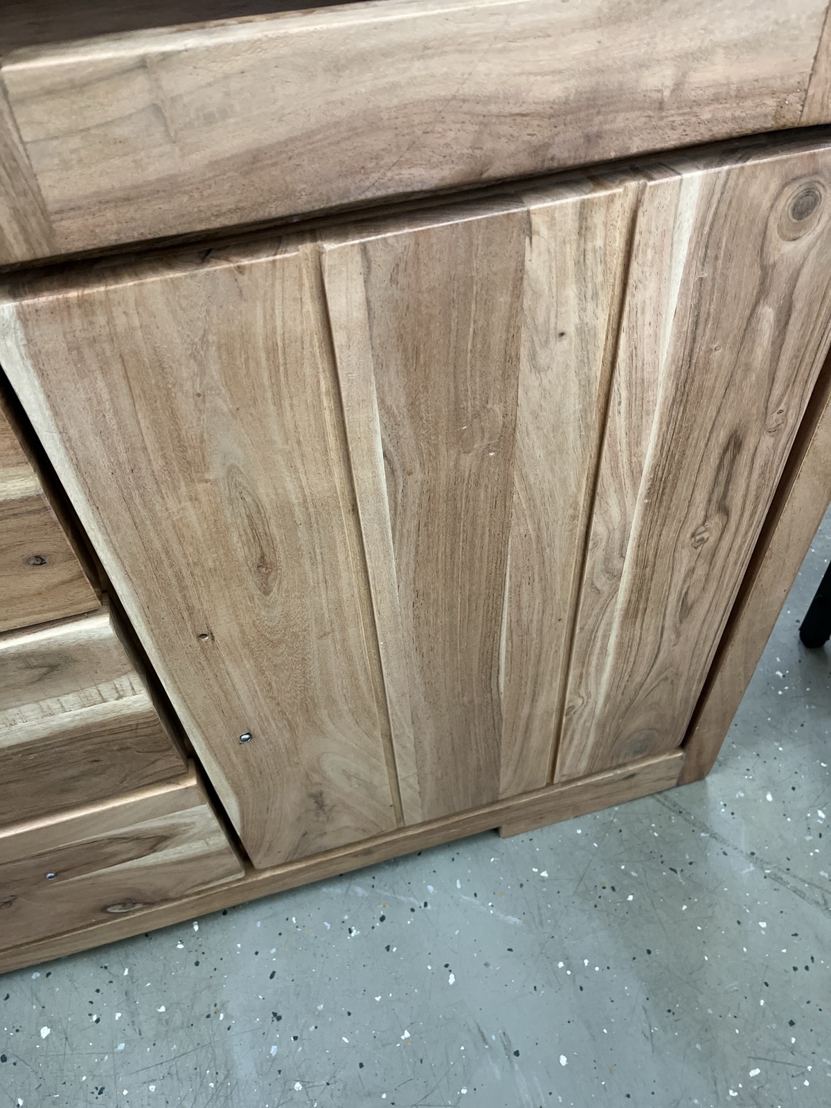 Highboard aus Akazien Massivholz
140x151x45 cm Neu – Bild 12