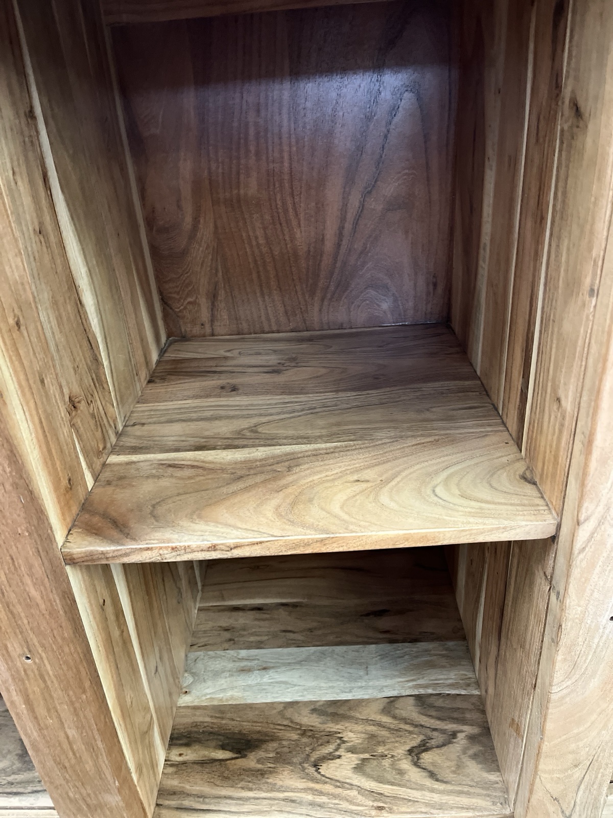 Highboard aus Akazien Massivholz
140x151x45 cm Neu – Bild 13