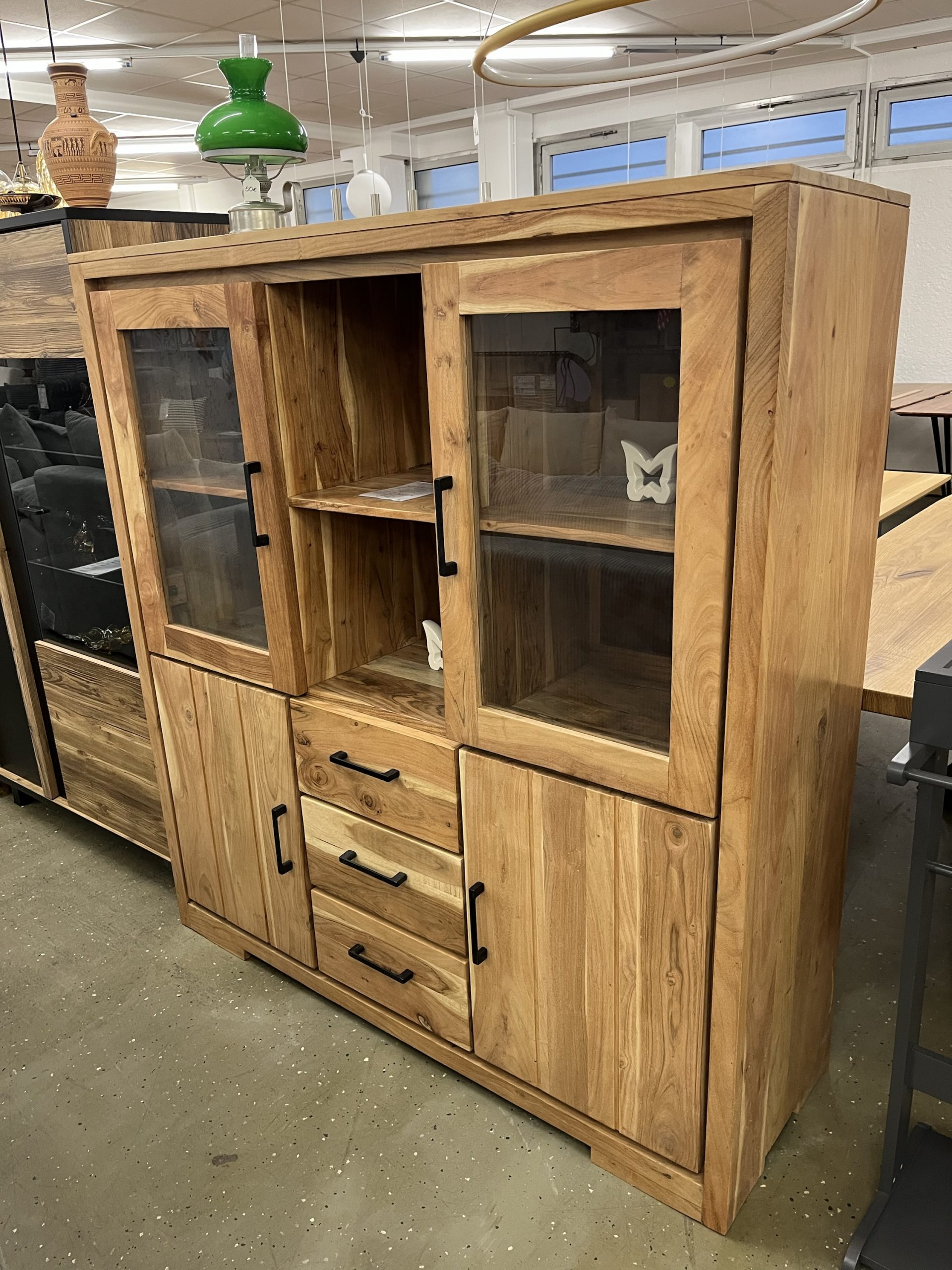 Highboard aus Akazien Massivholz
140x151x45 cm Neu – Bild 2