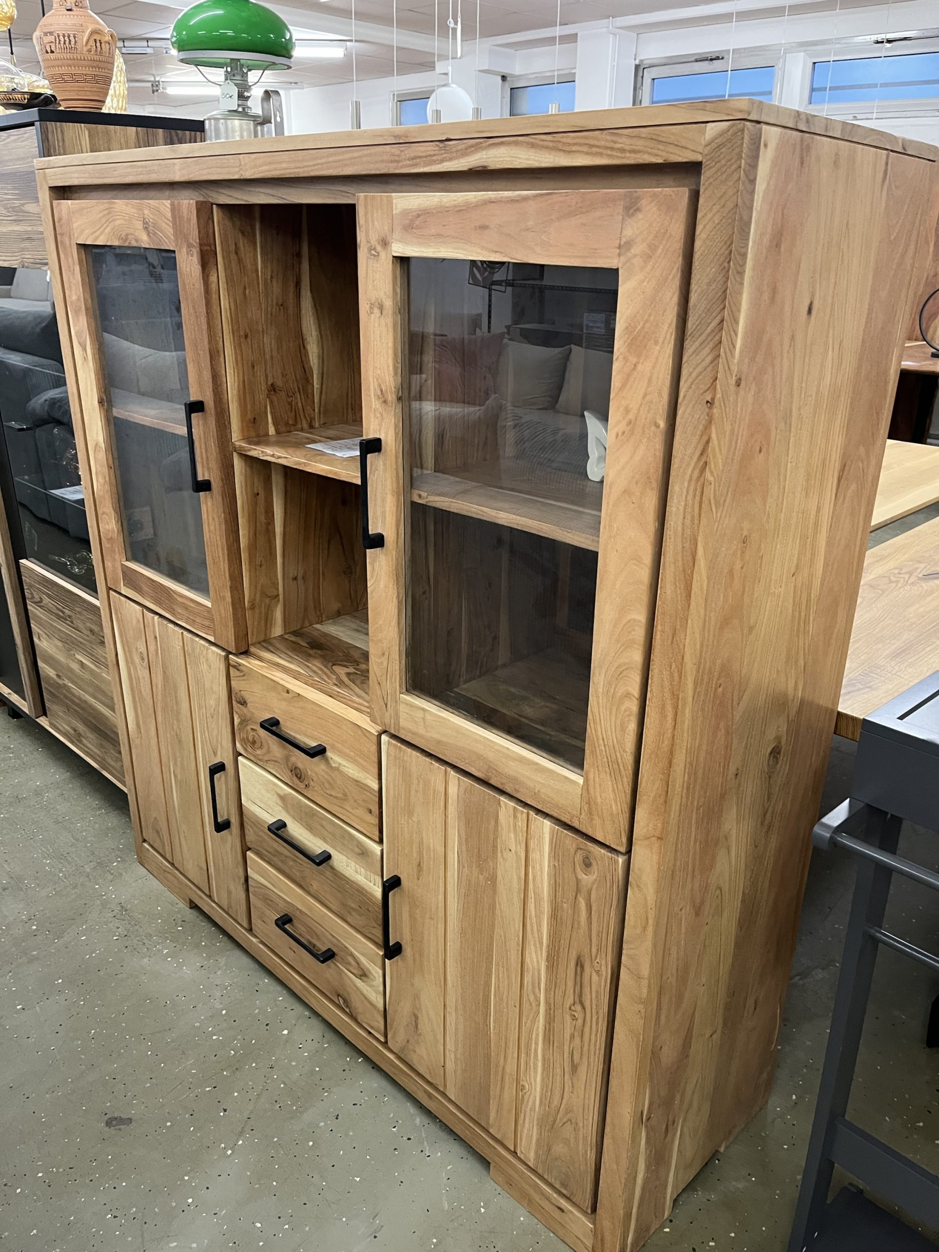 Highboard aus Akazien Massivholz
140x151x45 cm Neu – Bild 15