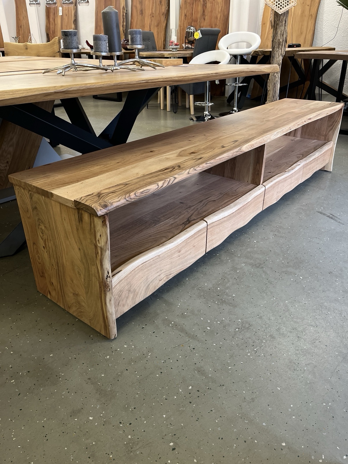 TV Board Sideboard Vollmassiv Holz Akazie 230x45x50 cm.Neue