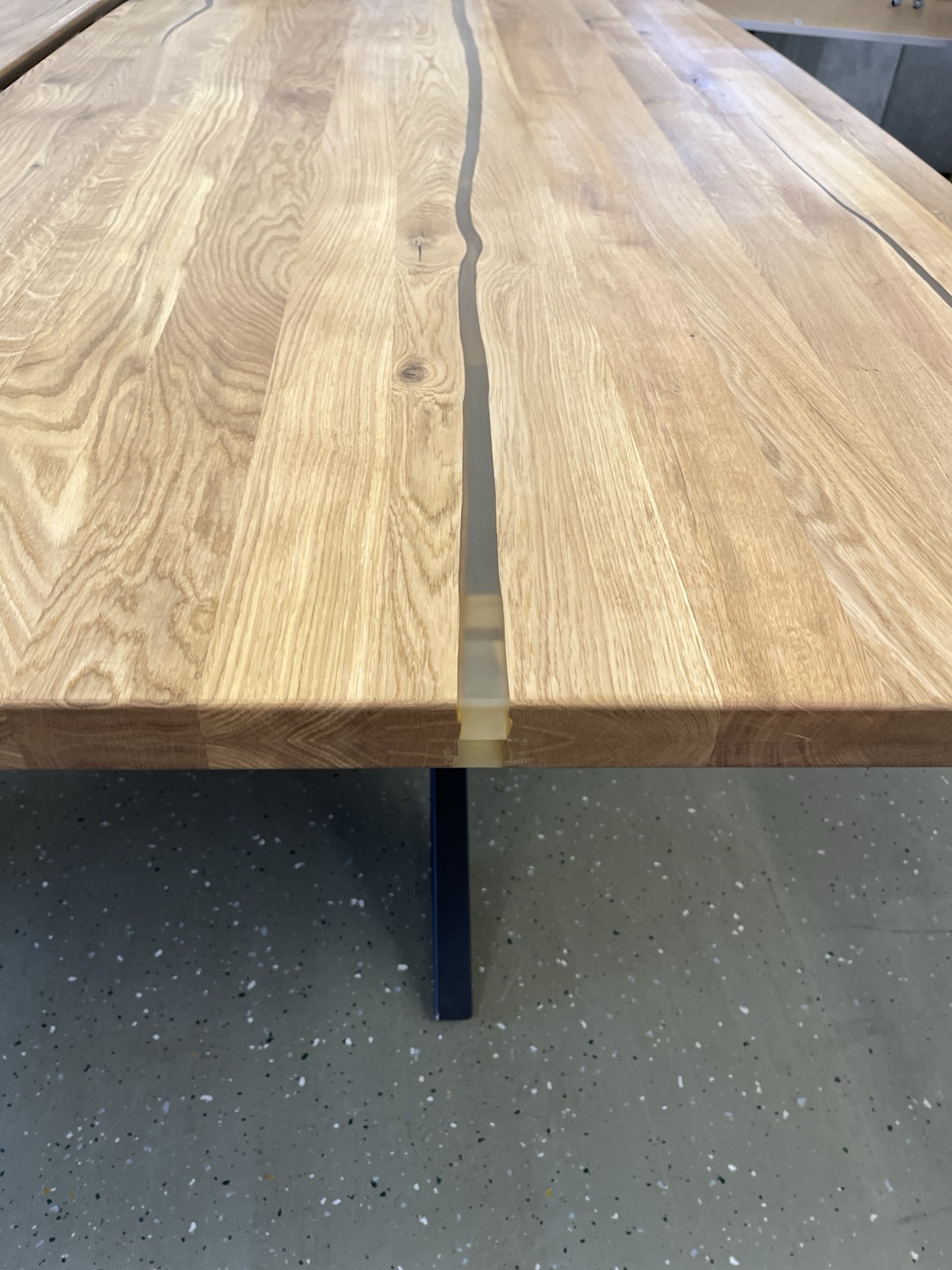 Esstisch Tisch + Massivholz Eiche 200x100x75 Epoxidharz mit Stern / Doppel X und U Gestell – Bild 6