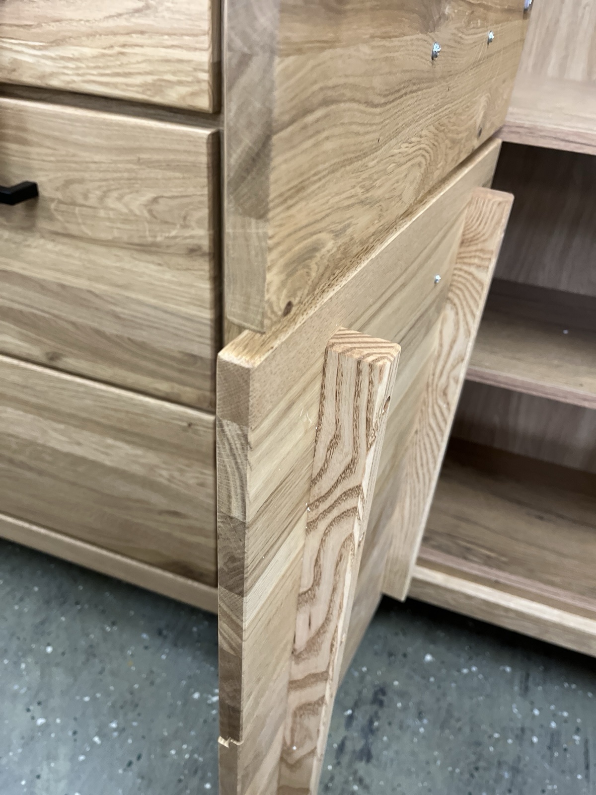 Vitrine Doppelvitrine + Soft-Cose 200x109 cm Front Massivholz Eiche 599€ – Bild 4