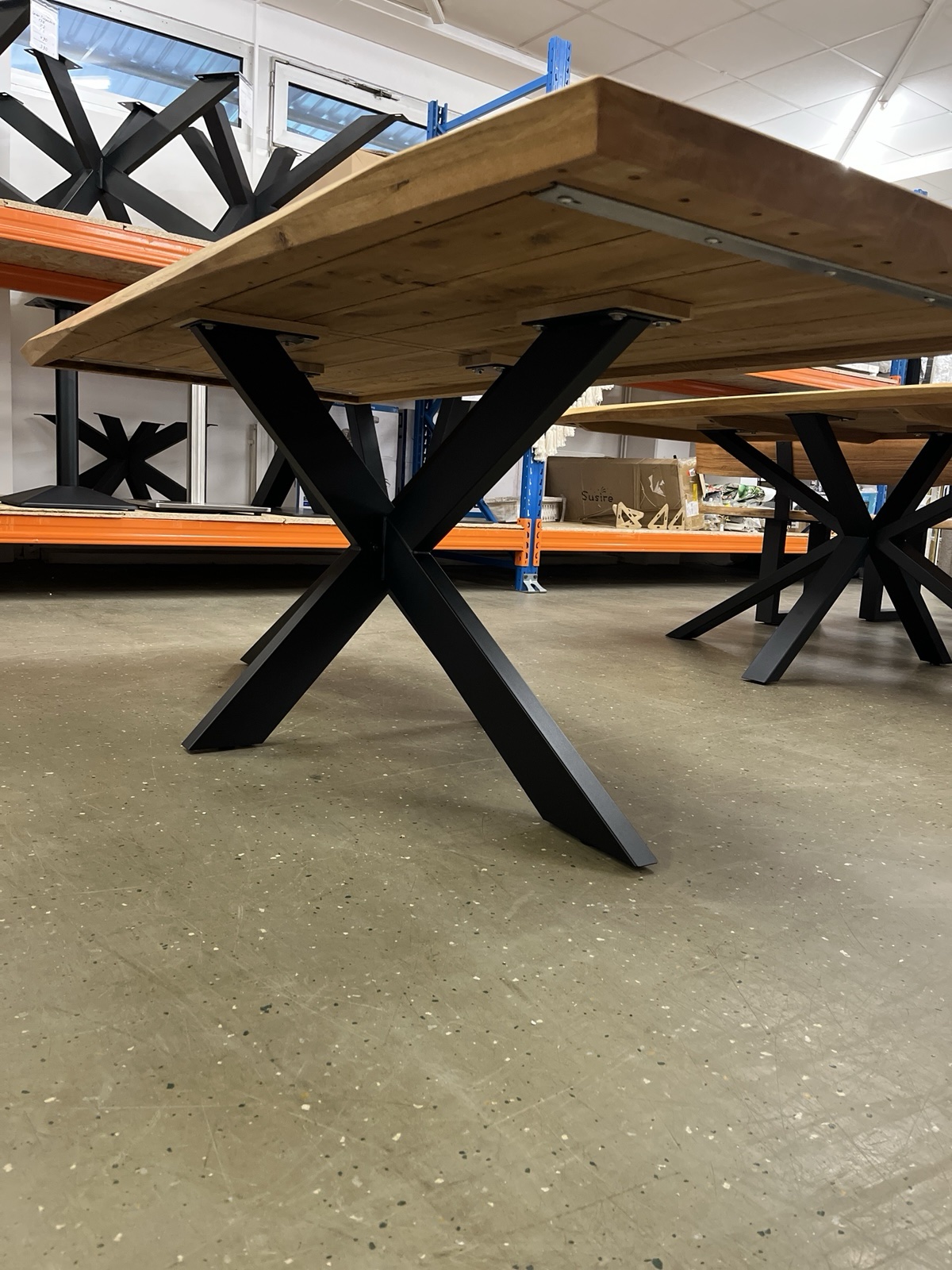 Esstisch aus Wildeiche Massiv Vollholz mit Schweizerkante 200x100x75 cm 40 mm Stark Gedoppelte Plate – Bild 8