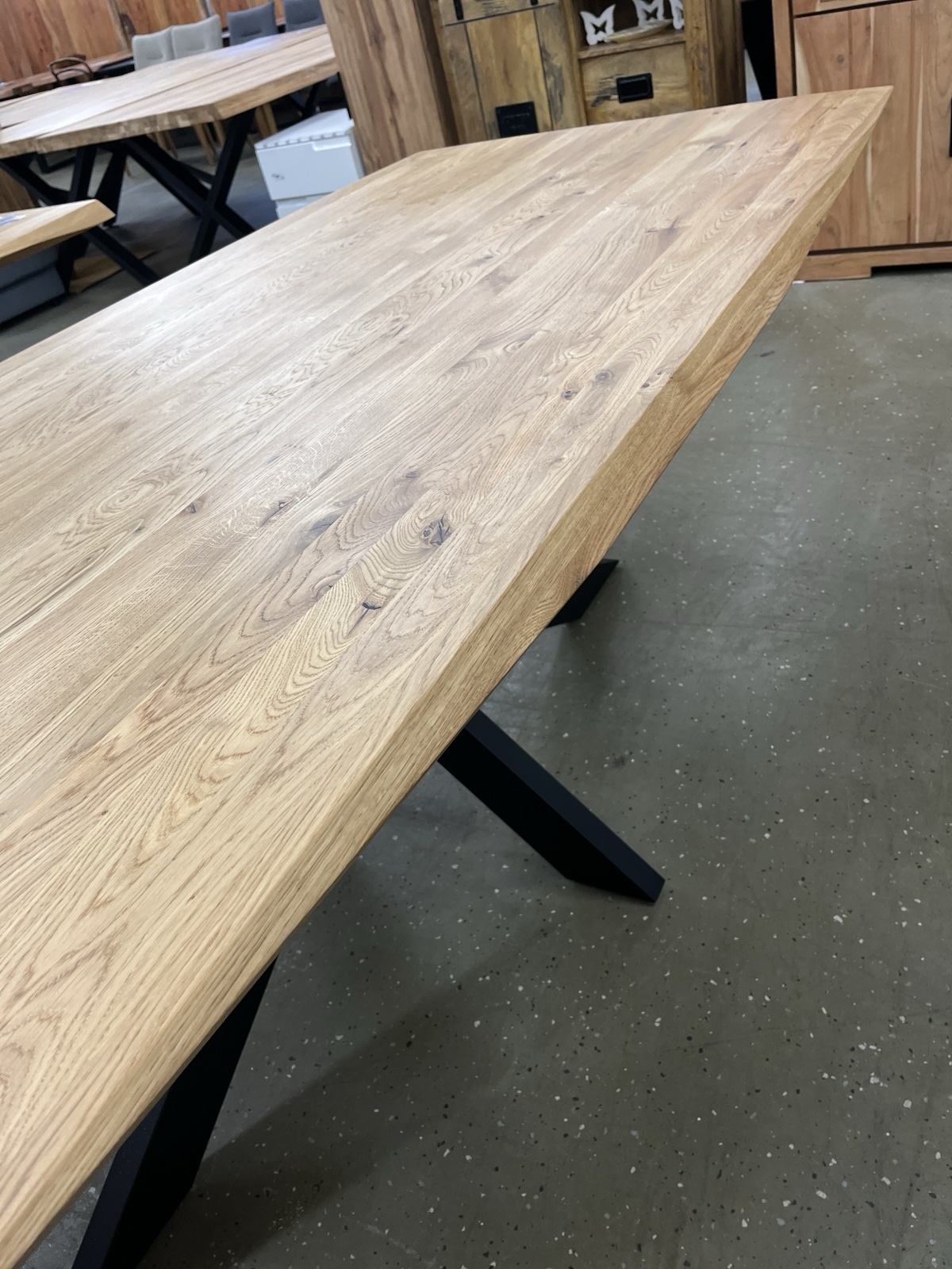 Esstisch aus Wildeiche Massiv Vollholz mit Schweizerkante 200x100x75 cm 40 mm Stark Gedoppelte Plate – Bild 9